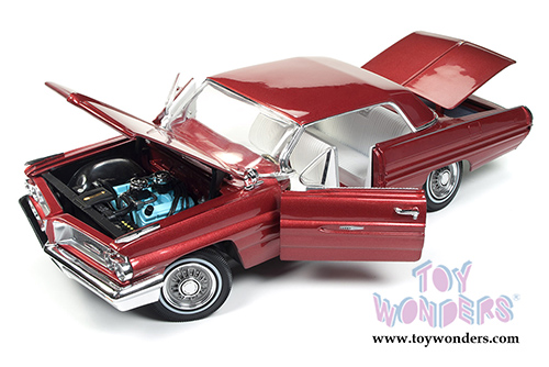 Auto World - American Muscle | Pontiac&reg; Grand Prix&trade; Hard Top (1962, 1/18 scale diecast model car, Belmar Burgundy) AMM1097