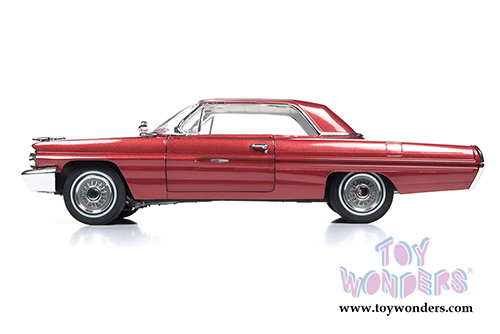 Auto World - American Muscle | Pontiac&reg; Grand Prix&trade; Hard Top (1962, 1/18 scale diecast model car, Belmar Burgundy) AMM1097