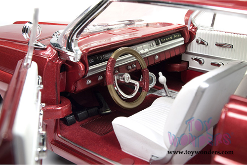 Auto World - American Muscle | Pontiac&reg; Grand Prix&trade; Hard Top (1962, 1/18 scale diecast model car, Belmar Burgundy) AMM1097