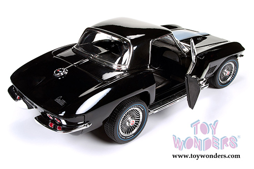 Auto World American Muscle - Chevy Corvette&reg; 427 Hard Top (1967, 1/18 scale diecast model car, Tuxedo Black) AMM1099