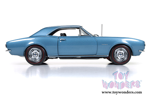Auto World American Muscle - Chevy Camaro Z28 Hard Top 50th Anniversary (1967 1/18 scale diecast model car, Blue) AMM1101
