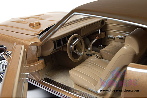 Auto World American Muscle - Hemmings Muscle Machines | Buick&reg; Skylark GS Stage 1 Hardtop (1970, 1/18 scale diecast model car, Gold) AMM1105