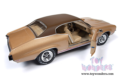 Auto World American Muscle - Hemmings Muscle Machines | Buick&reg; Skylark GS Stage 1 Hardtop (1970, 1/18 scale diecast model car, Gold) AMM1105