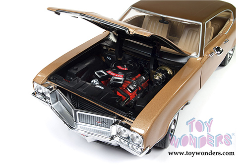 Auto World American Muscle - Hemmings Muscle Machines | Buick&reg; Skylark GS Stage 1 Hardtop (1970, 1/18 scale diecast model car, Gold) AMM1105