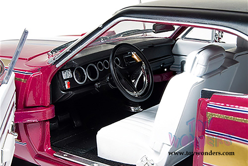 Auto World - American Muscle | Plymouth Superbird Hardtop MCACN Barn Finds (1970, 1/18 scale diecast model car, Custom Paint) AMM1113