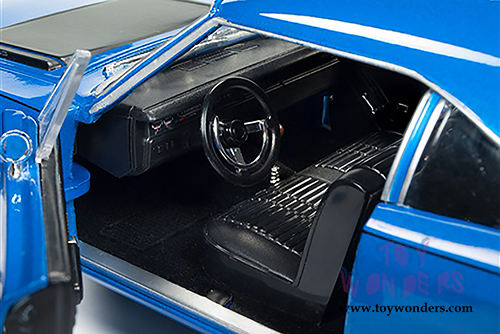 Auto World - American Muscle | Plymouth Road Runner Hardtop Looney Tunes&trade; Class of '68 (1968, 1/18 scale diecast model car, Electric Blue) AMM1125