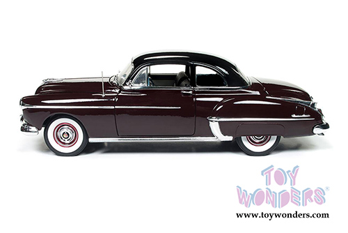 Auto World American Muscle - Hemmings Muscle Machines Oldsmobile&reg; 88 Hard Top (1950, 1/18 scale diecast model car, Maroon) AMM1127