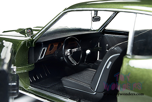 Auto World - American Muscle | Pontiac&reg; GTO&trade; Hardtop Class of '68 (1968, 1/18 scale diecast model car, Verdoro Green) AMM1128