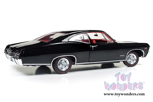 Auto World - American Muscle | Chevy&reg; Impala&trade; SS&trade; 427 Hard Top (1967, 1/18 scale diecast model car, Tuxedo Black) AMM1129