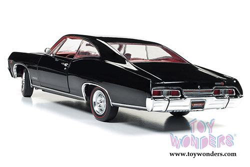 Auto World - American Muscle | Chevy&reg; Impala&trade; SS&trade; 427 Hard Top (1967, 1/18 scale diecast model car, Tuxedo Black) AMM1129
