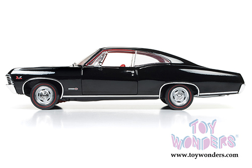 Auto World - American Muscle | Chevy&reg; Impala&trade; SS&trade; 427 Hard Top (1967, 1/18 scale diecast model car, Tuxedo Black) AMM1129