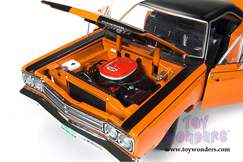 Auto World - American Muscle | Plymouth Road Runner Hard Top Looney Tunes&trade; 50th Anniversary (1969, 1/18 scale diecast model car, Omaha Orange) AMM1131