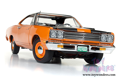 Auto World - American Muscle | Plymouth Road Runner Hard Top Looney Tunes&trade; 50th Anniversary (1969, 1/18 scale diecast model car, Omaha Orange) AMM1131