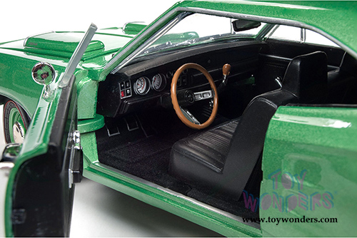 Auto World American Muscle - Hemmings Muscle Machines Dodge Coronet Super Bee Hardtop (1969, 1/18 scale diecast model car, Green) AMM1136