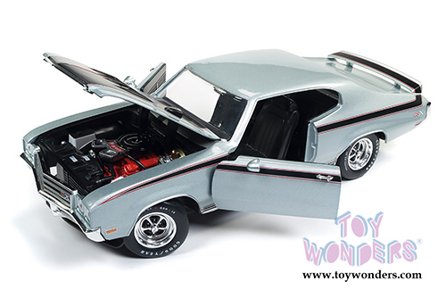 Auto World American Muscle - Buick&reg; GSX&trade; Hardtop (1971, 1/18 scale diecast model car, Platinum Mist) AMM1138