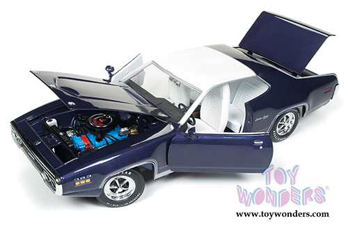 Auto World - American Muscle | Plymouth Satellite Sebring Plus Hardtop (1971, 1/18 scale diecast model car, Purple) AMM1146