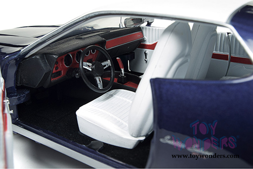 Auto World - American Muscle | Plymouth Satellite Sebring Plus Hardtop (1971, 1/18 scale diecast model car, Purple) AMM1146