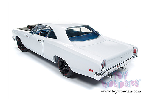 Auto World American Muscle - Hemmings Muscle Machines | Plymouth Roadrunner Hardtop Looney Tunes&trade; (1969½, 1/18 scale diecast model car, White) AMM1147