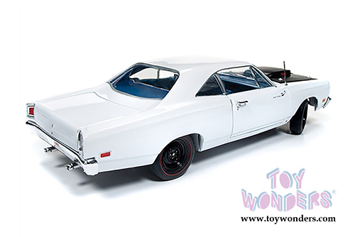 Auto World American Muscle - Hemmings Muscle Machines | Plymouth Roadrunner Hardtop Looney Tunes&trade; (1969½, 1/18 scale diecast model car, White) AMM1147