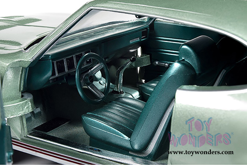 Auto World American Muscle - Buick&reg; GS&trade; 455 Hardtop Muscle Car & Corvette Nationals (MCACN) (1970, 1/18 scale diecast model car, Green) AMM1149