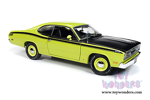 Auto World - American Muscle - Plymouth Duster 340 Hardtop Muscle Car & Corvette Nationals (MCACN) (1971, 1/18 scale diecast model car, Green) AMM1154