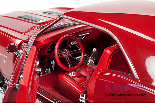 Auto World - Hot Rod Magazine | Chevrolet&reg; Camaro&reg; SS&trade; Hardtop (1967, 1/18 scale diecast model car, Bolero Red) AMM1163