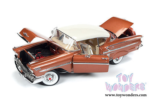Auto World - American Muscle | Chevrolet&reg; Bel Air&reg; Impala&trade; Hardtop (1958, 1/18 scale diecast model car, Sierra Gold) AMM1164