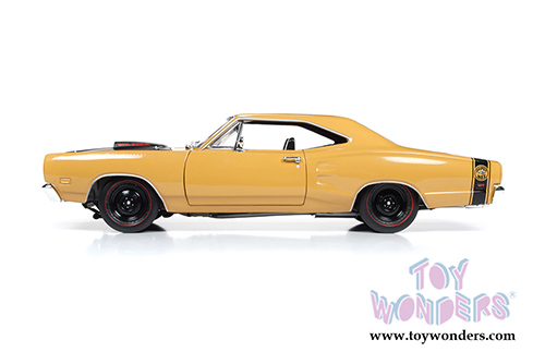 Auto World - American Muscle | Dodge Coronet Super Bee Hardtop Class of '69 50th Anniversary (1969, 1/18 scale diecast model car, Butterscotch) AMM1173