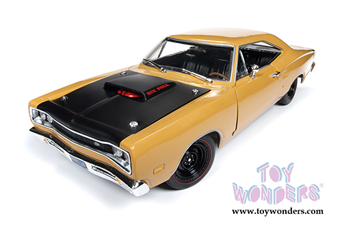 Auto World - American Muscle | Dodge Coronet Super Bee Hardtop Class of '69 50th Anniversary (1969, 1/18 scale diecast model car, Butterscotch) AMM1173