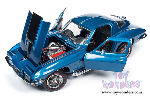 Auto World American Muscle - Chevy&reg; Corvette&reg; Hardtop Muscle Car & Corvette Nationals (MCACN) (1967, 1/18 scale diecast model car, Marina Blue) AMM1176