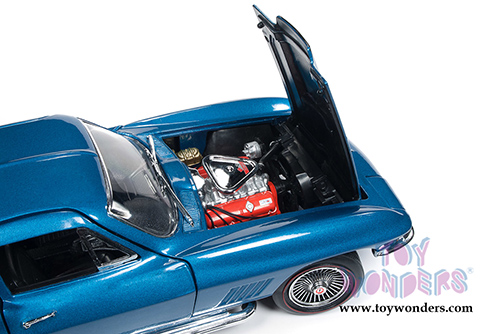 Auto World American Muscle - Chevy&reg; Corvette&reg; Hardtop Muscle Car & Corvette Nationals (MCACN) (1967, 1/18 scale diecast model car, Marina Blue) AMM1176
