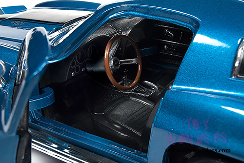 Auto World American Muscle - Chevy&reg; Corvette&reg; Hardtop Muscle Car & Corvette Nationals (MCACN) (1967, 1/18 scale diecast model car, Marina Blue) AMM1176