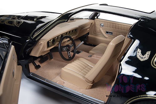 Auto World American Muscle - Hemmings Muscle Machines | Pontiac&reg; Firebird&reg; Trans Am Cover Car October 2007 (1977, 1/18 scale diecast model car, Black) AMM1177