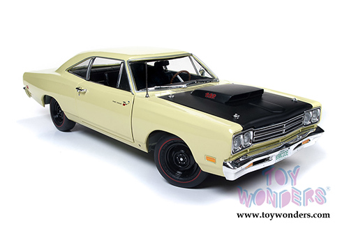 Auto World - American Muscle | Plymouth Road Runner Hardtop Class of '69 50th Anniversary (1969, 1/18 scale diecast model car, Sunfire Yellow) AMM1180