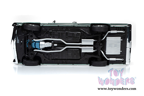 Auto World American Muscle - Hemmings Motor News | Pontiac&reg; GTO&trade; Magazine Cover Car (August 2016) (1966, 1/18 scale diecast model car, Palmetto Green) AMM1192