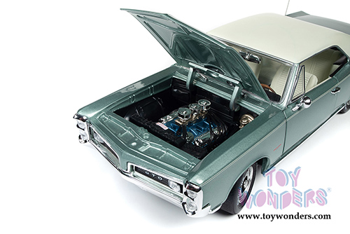 Auto World American Muscle - Hemmings Motor News | Pontiac&reg; GTO&trade; Magazine Cover Car (August 2016) (1966, 1/18 scale diecast model car, Palmetto Green) AMM1192