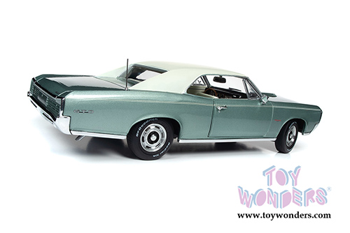 Auto World American Muscle - Hemmings Motor News | Pontiac&reg; GTO&trade; Magazine Cover Car (August 2016) (1966, 1/18 scale diecast model car, Palmetto Green) AMM1192