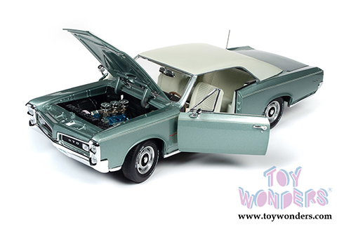Auto World American Muscle - Hemmings Motor News | Pontiac&reg; GTO&trade; Magazine Cover Car (August 2016) (1966, 1/18 scale diecast model car, Palmetto Green) AMM1192