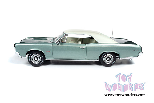 Auto World American Muscle - Hemmings Motor News | Pontiac&reg; GTO&trade; Magazine Cover Car (August 2016) (1966, 1/18 scale diecast model car, Palmetto Green) AMM1192