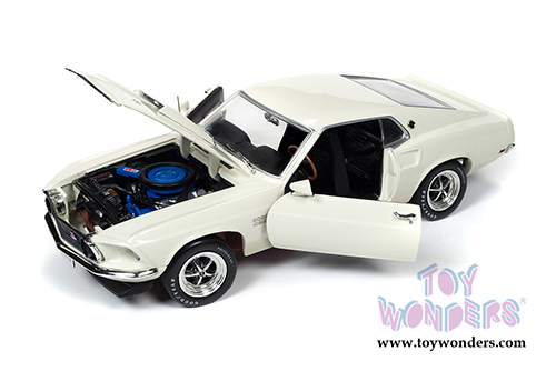 Auto World - American Muscle | Ford Mustang Fastback Boss 429 Hardtop Class of '69 50th Anniversary (1969, 1/18 scale diecast model car, Wimbledon White) AMM1196