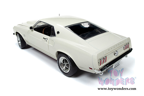 Auto World - American Muscle | Ford Mustang Fastback Boss 429 Hardtop Class of '69 50th Anniversary (1969, 1/18 scale diecast model car, Wimbledon White) AMM1196