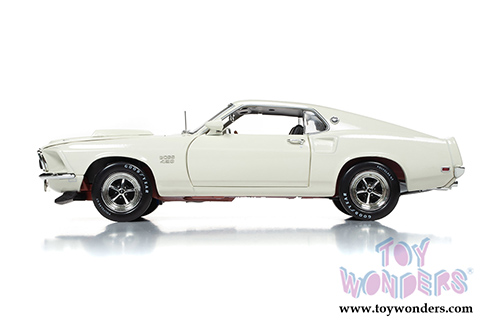 Auto World - American Muscle | Ford Mustang Fastback Boss 429 Hardtop Class of '69 50th Anniversary (1969, 1/18 scale diecast model car, Wimbledon White) AMM1196