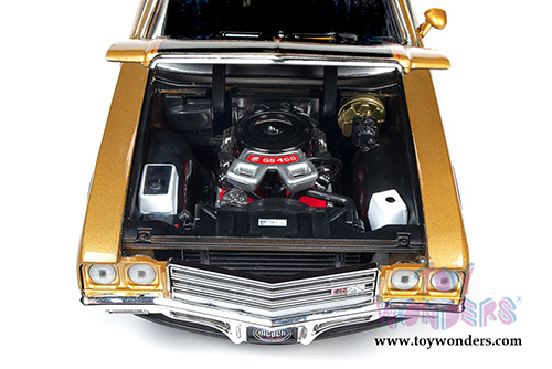 Auto World American Muscle - Buick® GSX™ Hardtop Muscle Car & Corvette Nationals (MCACN) (1971, 1/18 scale diecast model car, Cortez Gold) AMM1198