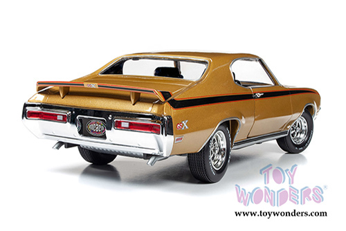 Auto World American Muscle - Buick® GSX™ Hardtop Muscle Car & Corvette Nationals (MCACN) (1971, 1/18 scale diecast model car, Cortez Gold) AMM1198
