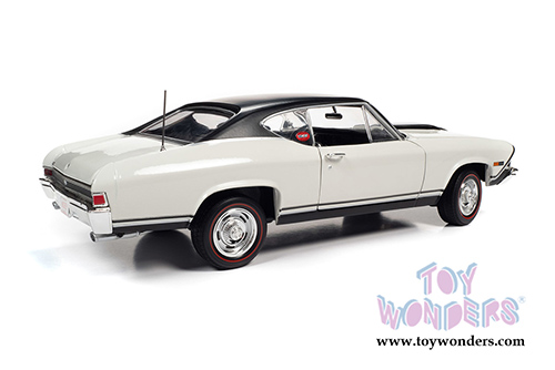 Auto World American Muscle - Chevrolet&reg; Nickey&reg; Chevelle&reg; Hardtop (1968, 1/18 scale diecast model car, Ermine White/Black) AMM1201