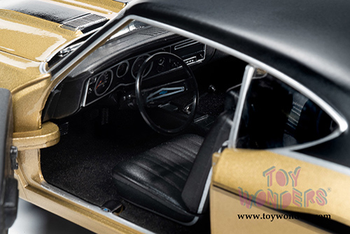 Auto World American Muscle - Yenko&reg; Chevy&reg; Chevelle&reg; Hardtop  (1969, 1/18 scale diecast model car, Olympic Gold) AMM1206