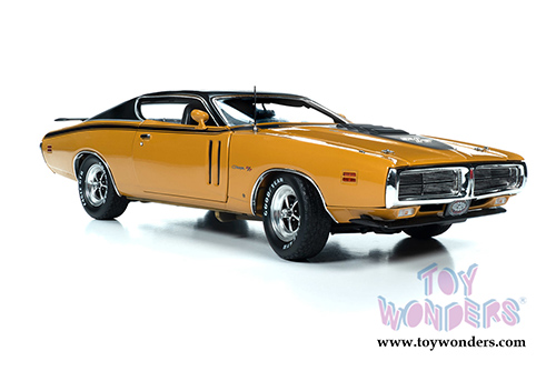 Auto World - American Muscle Dodge Charger R/T Hardtop Muscle Car & Corvette Nationals (MCACN) (1971, 1/18 scale diecast model car, Butterscotch Orange/Black) AMM1210