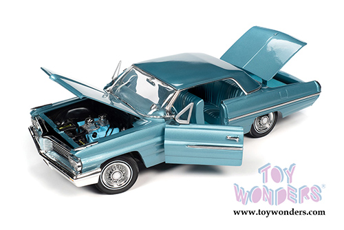 Auto World - Pontiac&reg; Royal Bobcat Catalina Hardtop (1962, 1/18 scale diecast model car, Aquamarine) AMM1212