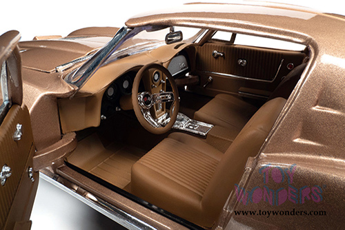 Auto World - American Muscle | Chevrolet&reg; Corvette&reg; Stingray Coupe (1963, 1/18 scale diecast model car, Saddle Tan) AMM1222