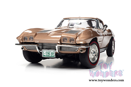 Auto World - American Muscle | Chevrolet&reg; Corvette&reg; Stingray Coupe (1963, 1/18 scale diecast model car, Saddle Tan) AMM1222